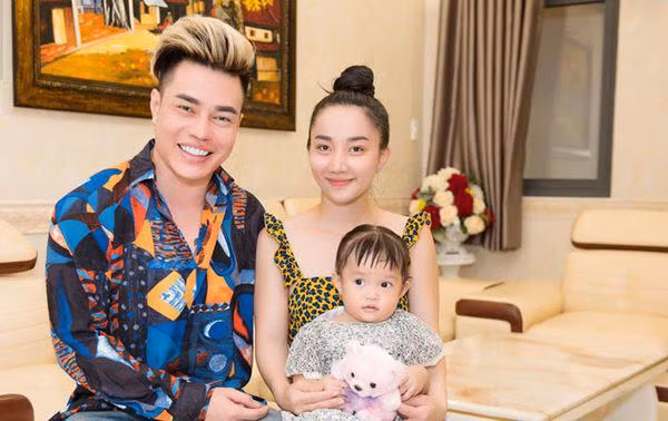 Nam diễn viên cùng vợ và 2 con sống trong ngôi nhà khang trang ở quận 9 (TP HCM). Ảnh: Vietnamnet