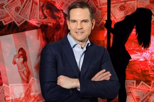 Theo tờ Business Insider, tỷ phú thung lũng Silicon, Michael Goguen bị cáo buộc giữ một "hậu cung" hùng hậu gồm hàng trăm người đẹp để "mây mưa, vui vẻ". Ảnh NY Post