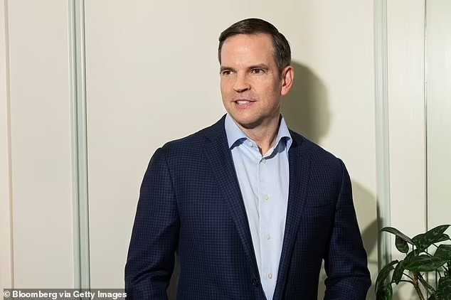 Được truyền thông ca ngợi nhờ khả năng tìm kiếm và đầu tư chính xác cho các startup công nghệ, tên tuổi của Michael Goguen lên như “diều gặp gió”. Khối tài sản của ông cũng vậy. Ảnh: Getty Image