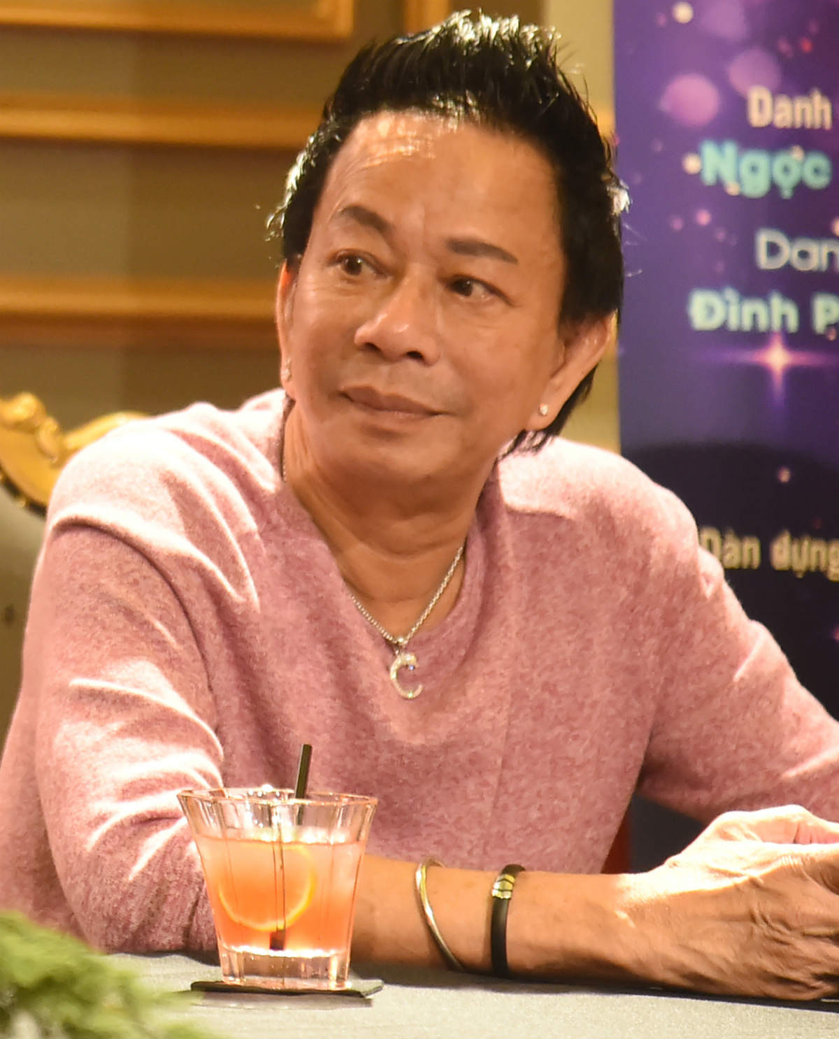 Ngoài hoạt động nghệ thuật, danh hài Bảo Chung còn bén duyên với kinh doanh. Nhờ công việc làm ăn thuận lợi, nam danh hài liên tục chốt nhà, mua xe. Ảnh: Dân Việt