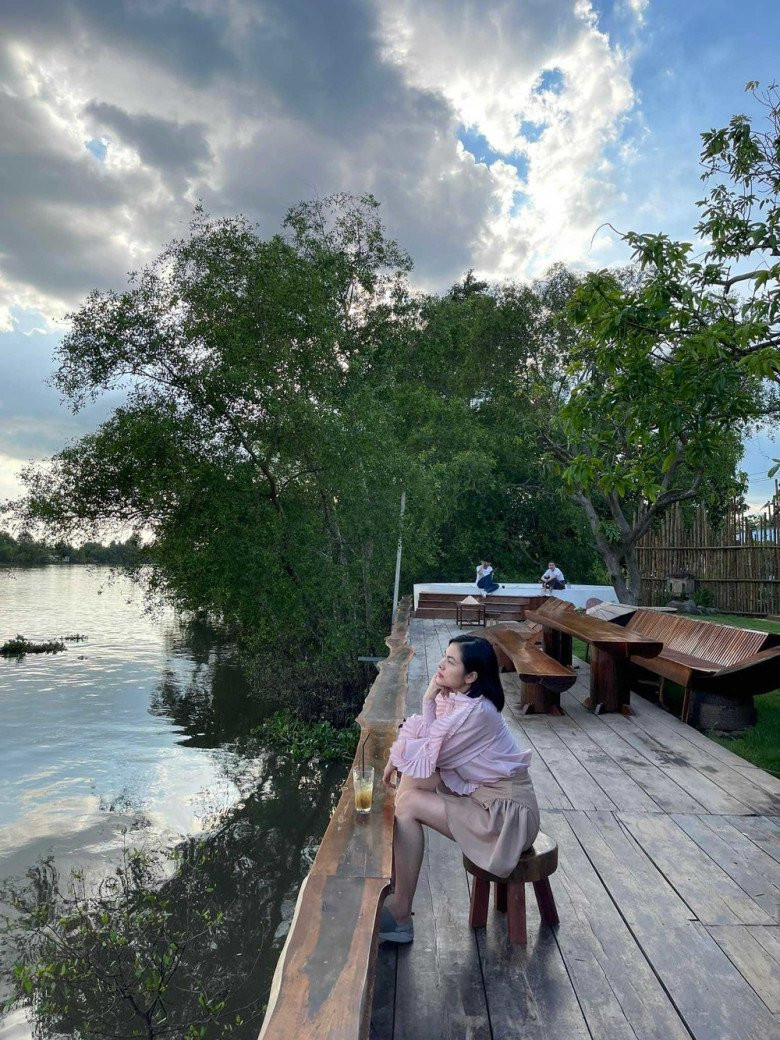 Đây là mô hình du lịch nghỉ dưỡng kết hợp đặc sản sông nước miền Tây.
