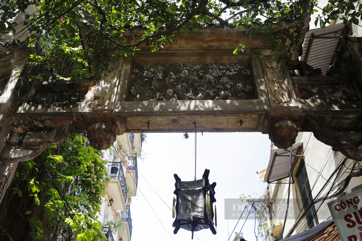 Được giới kiến trúc đánh giá là một trong những công trình Pháp đẹp nhất Hà Nội, căn biệt thự trước đây thuộc về cố bác sĩ Hoàng Thụy Ba (1902 - 2002), một trong hai vị bác sĩ đầu tiên của trường Y khoa Đông Dương. Ảnh: Dân Việt