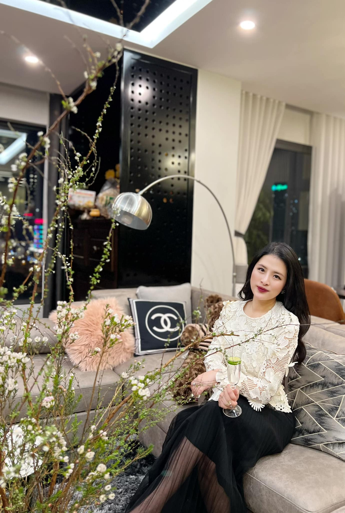 Từ đó, cô áp dụng cách bày trí vào căn nhà của mình.