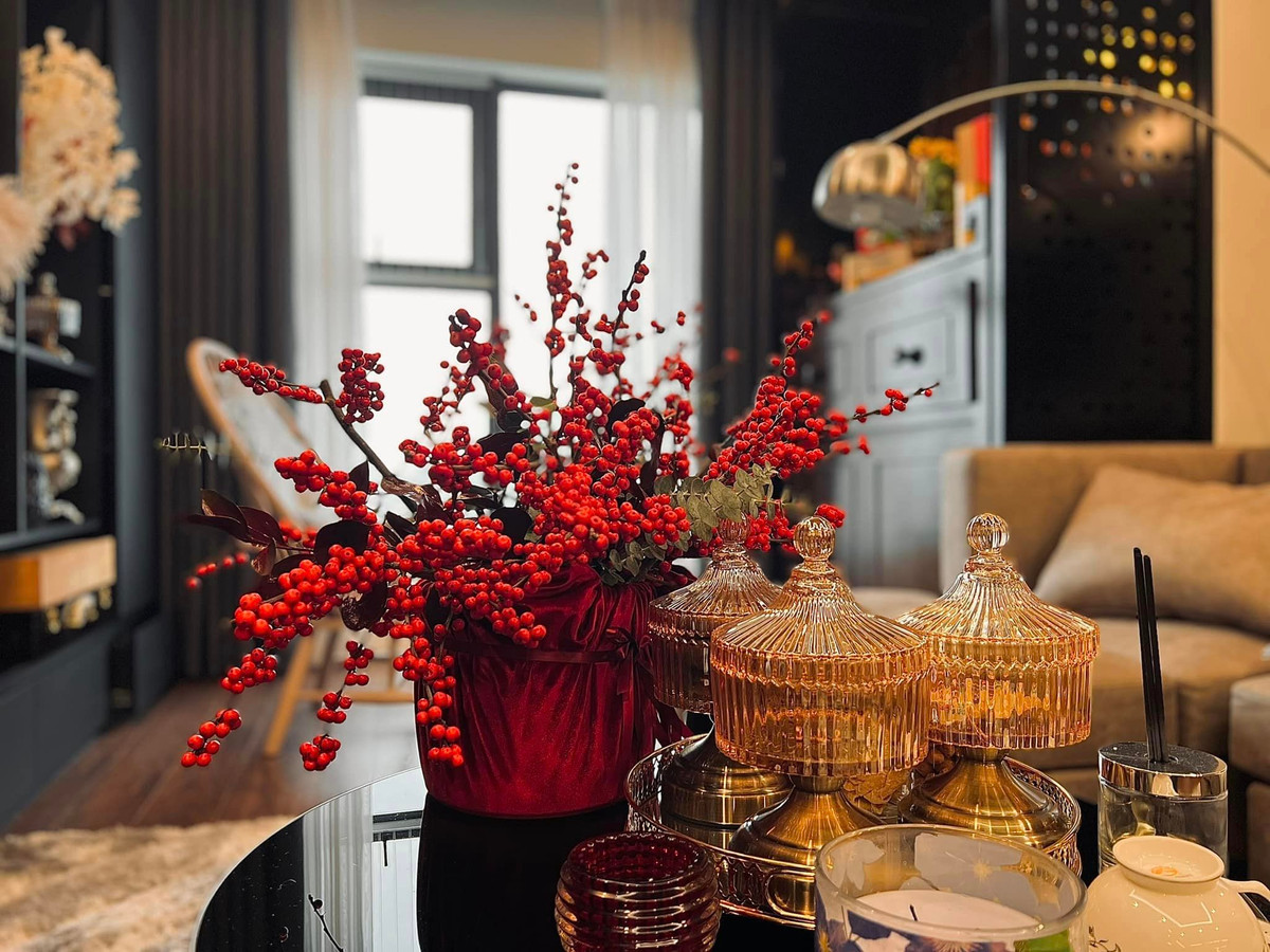 Vài dịp Tết, nữ BTV trang trí nhà với rất nhiều hoa tươi.