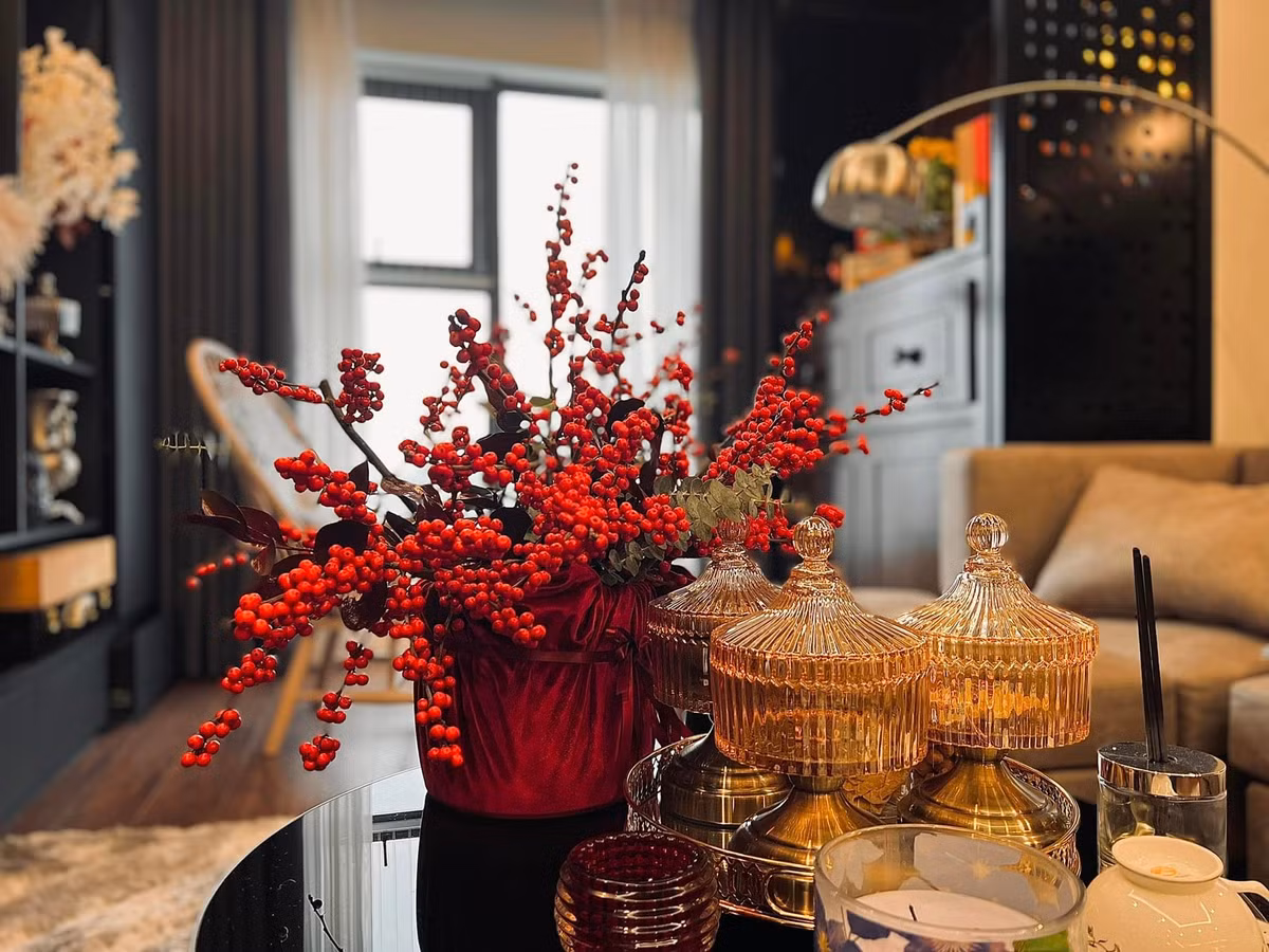 Vài dịp Tết, nữ BTV trang trí nhà với rất nhiều hoa tươi.