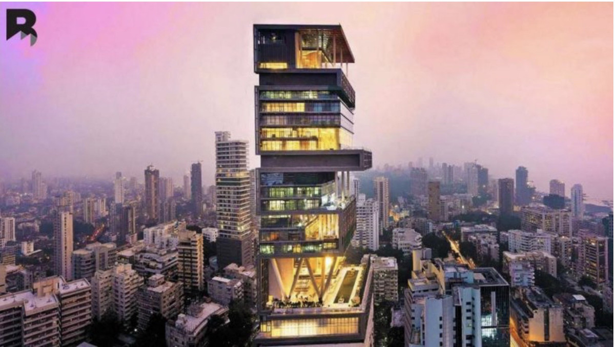 Sở hữu khối tài sản đồ sộ, gia đình Ambani không còn xa lạ với lối sống xa hoa. Gia đình tỷ phú Ấn Độ đang sống trong tòa nhà 27 tầng ở Mumbai với chi phí xây dựng được cho là lên tới 1 tỷ USD. Ảnh: Inđian Times