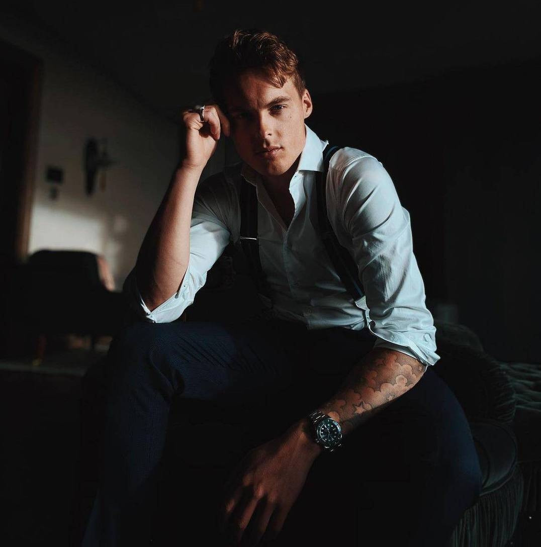 Là người mẫu, Gustav tập luyện 9 buổi mỗi tuần và không ngại khoe thể hình lý tưởng trên Instagram. Ảnh: BI