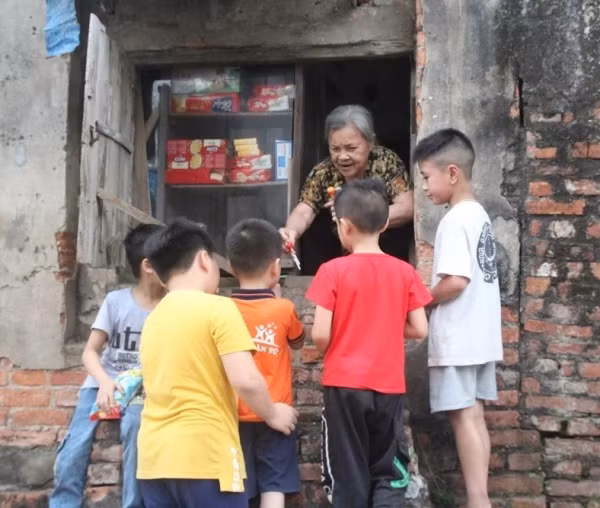 Trước đây, cụ Tâm có thời được người dân trong làng gọi là "bà trùm tạp hoá" bởi sự độc quyền, uy tín. Ảnh: Dân Việt