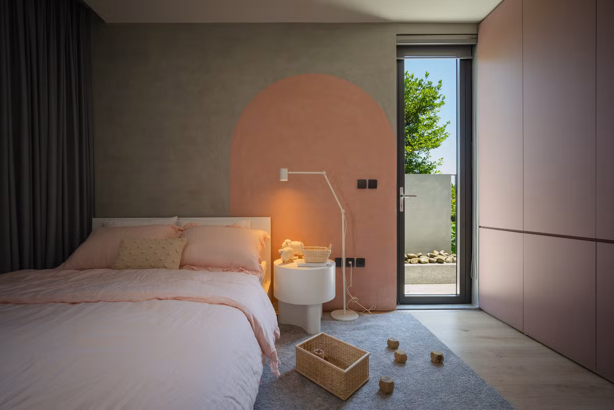 Phòng ngủ đón ánh nắng tự nhiên. Nguồn ảnh: Quang Trần