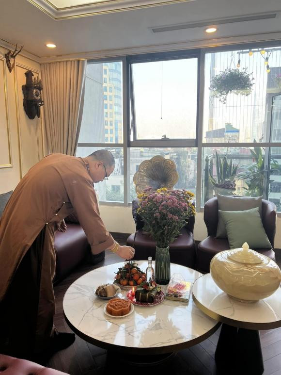 Ngôi nhà thiết kế vừa hiện đại, vừa mang nét truyền thống, có không gian rộng rãi cho các con. Nguồn ảnh: FBNV