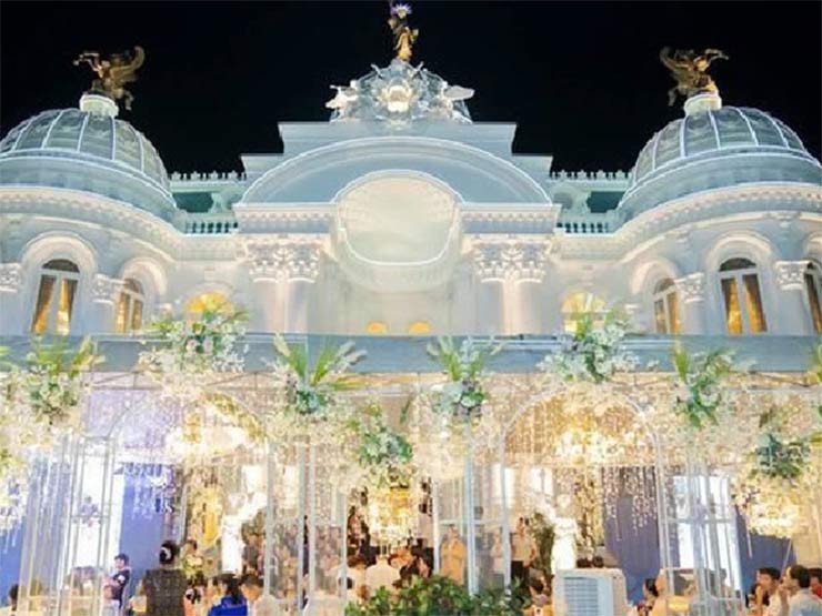 Dinh thự được đầu tư 100 tỷ đồng, mọi chi tiết đều được thiết kế cực kỳ tỉ mỉ. Ảnh: Odditycentral