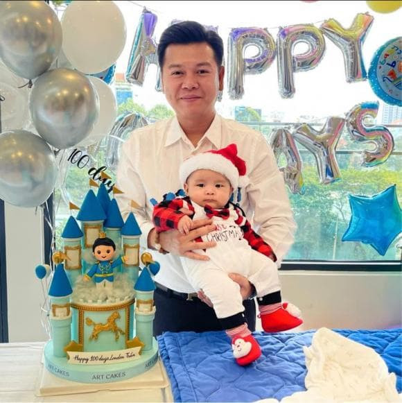 Hồi đầu năm 2023, nhiều người bất ngờ khi chồng cũ MC Quỳnh Chi đăng tải hình ảnh trên tay bế quý tử của mình. Ảnh: FBNV