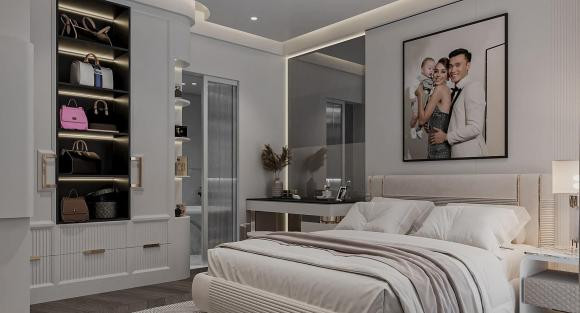 Phòng ngủ của vợ chồng Bùi Tiến Dũng có gam màu be nhã nhặn và ấm áp. Trần nhà có các chi tiết uốn lượn mềm mại.