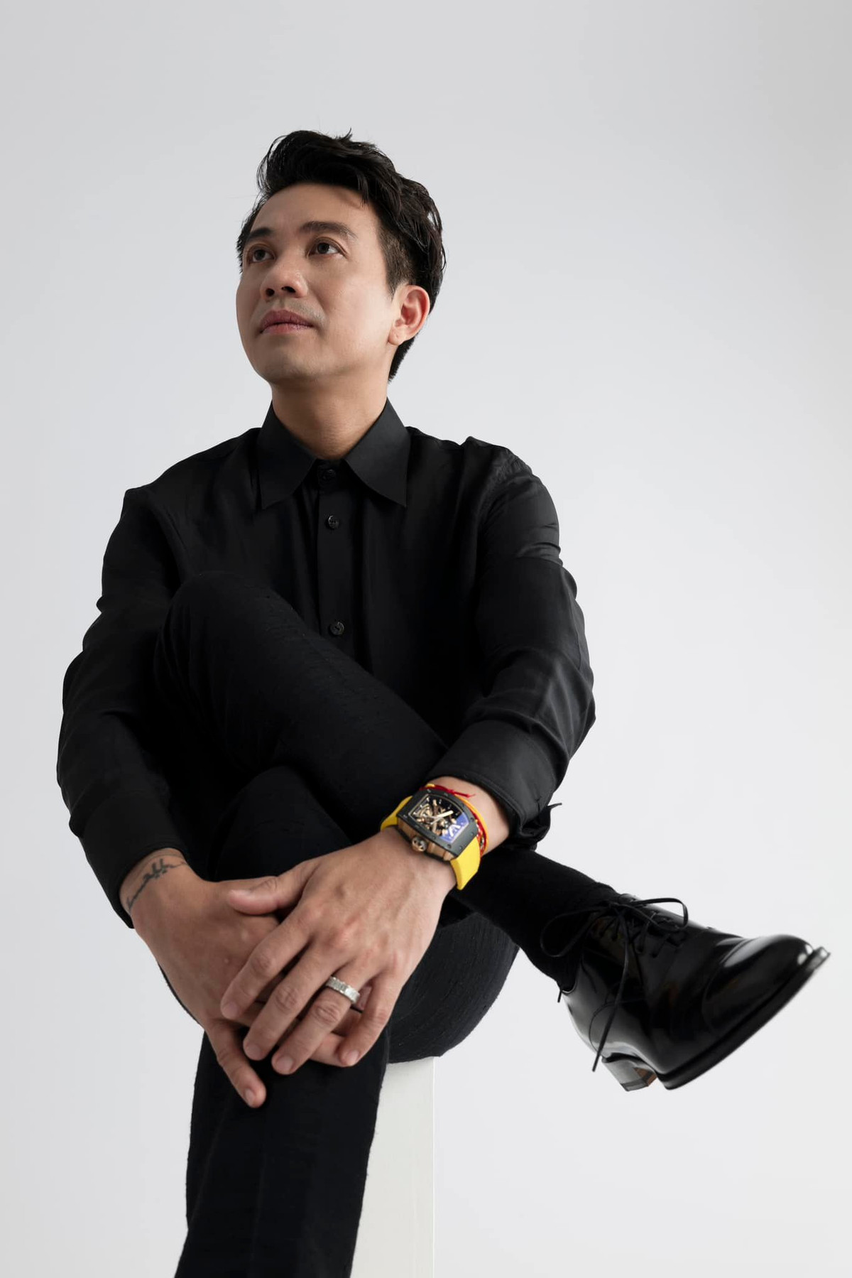 Trong tập 2 của talkshow Minh Show, doanh nhân Minh Nhựa cho biết tuổi thơ của anh thiếu thốn cả về vật chất lẫn tình cảm. Ảnh: FBNV