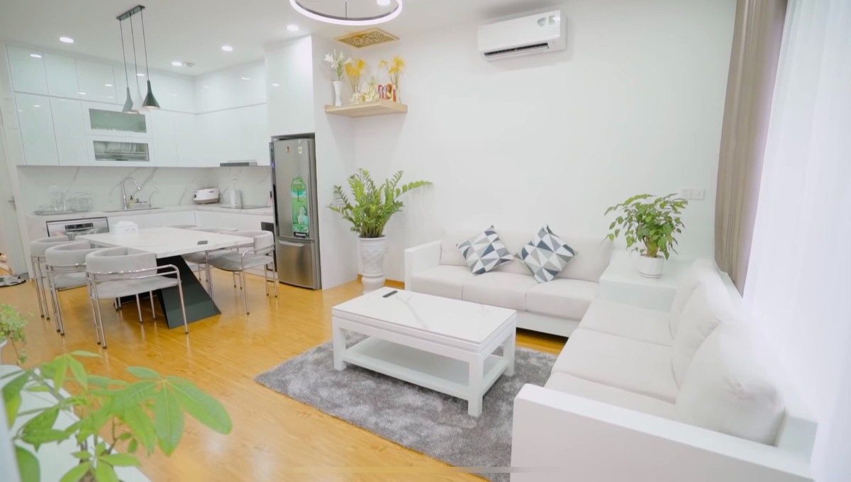 Theo đó, căn hộ của MC Khánh Vy có diện tích 100m2 với 3 phòng ngủ. Đây là nơi cô nàng sống cùng bố mẹ. Ảnh: Chụp màn hình