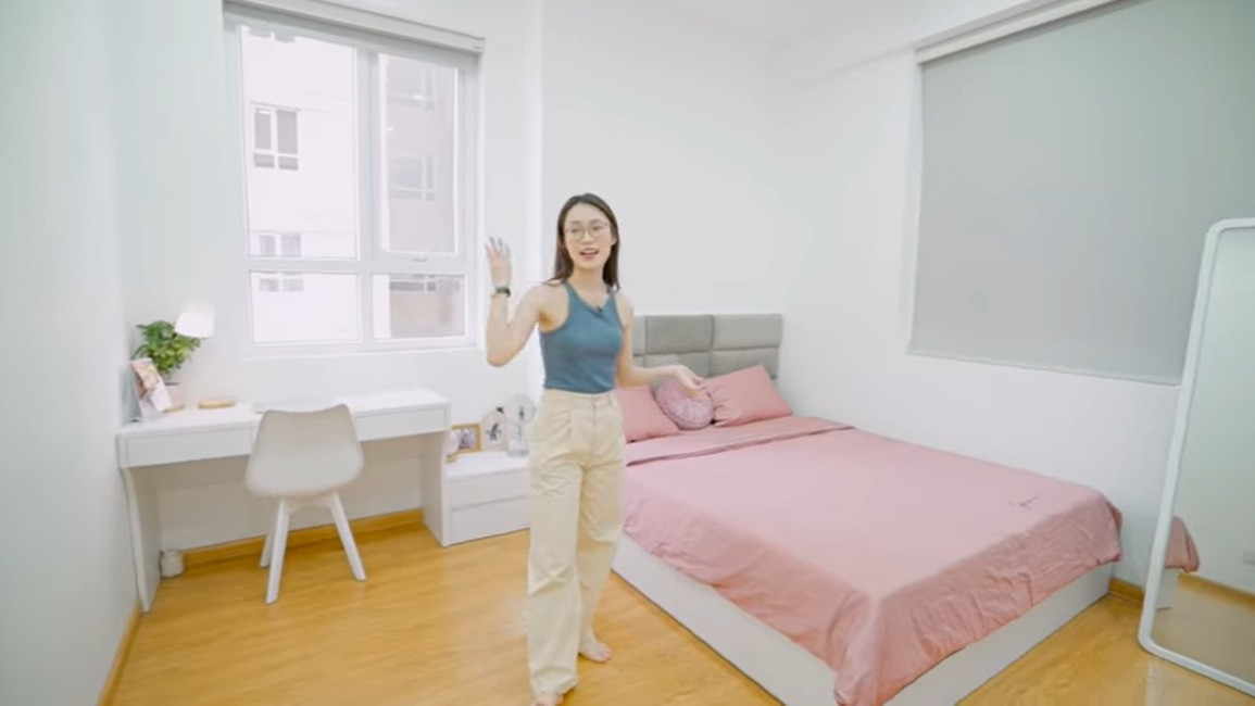 Phòng ngủ của MC Khánh Vy khá đơn giản và xinh xắn. Ảnh: Chụp màn hình