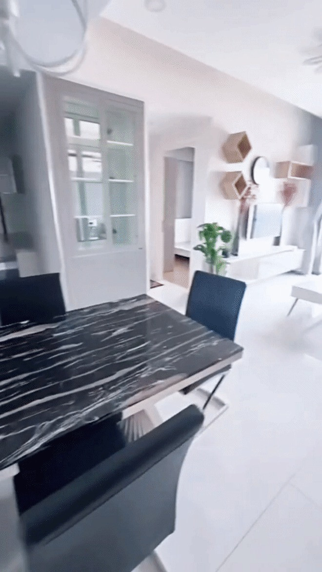 Vì vậy, vợ chồng Ngô Thanh Vân quyết định cải tạo lại với tông màu trắng - be và kết hợp thêm cây xanh tạo điểm nhấn tươi sáng hơn.