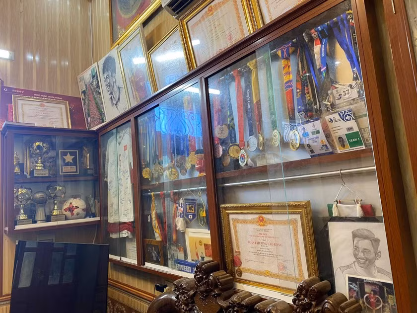 Góc thành tích đáng ngưỡng mộ của cầu thủ trẻ người Thái Bình. Ảnh: Baophapluat