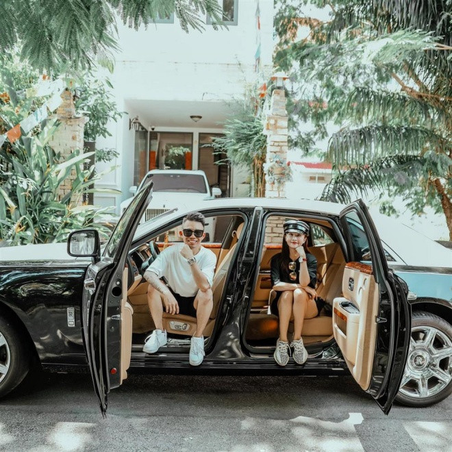 Do căn biệt thự cũ không đủ chỗ để đậu bộ sưu tập siêu xe nên nam doanh nhân đã mua thêm mảnh đất liền kề trong khu Phú Mỹ Hưng để xây thêm nhà.