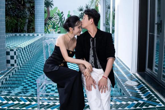 Khu vực bể bơi trở thành không gian sống ảo lý tưởng. Nguồn ảnh: FBNV