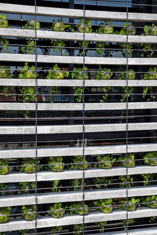 Các không gian sống được thiết kế hoàn toàn mở và kết nối với nhau để những làn gió mát có thể đến được mọi nơi trong nhà.