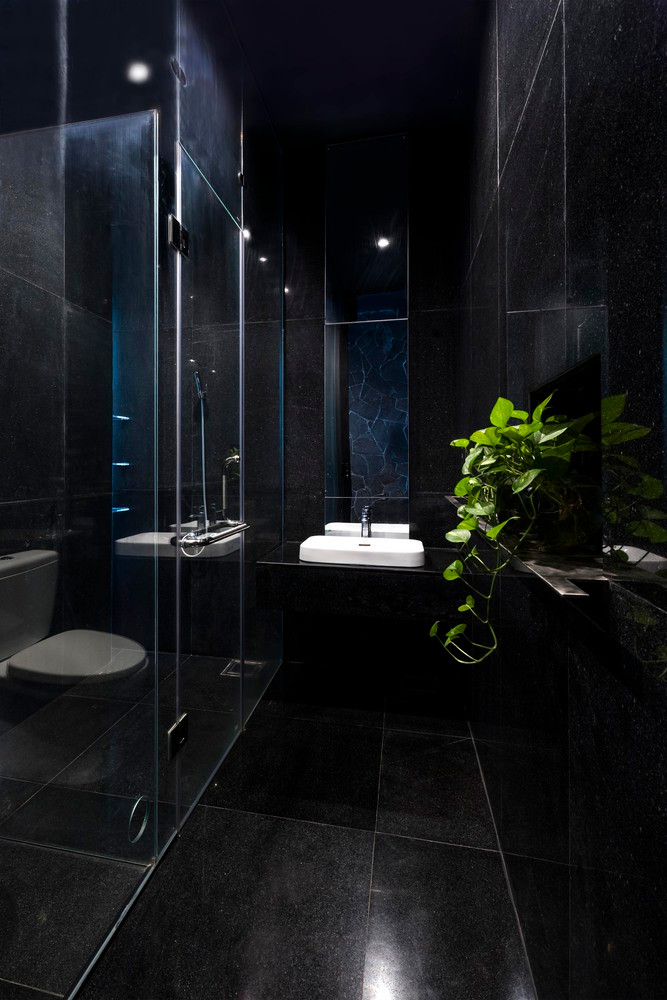 Nhờ đó, dù mùa hè ở Huế nắng nóng nhưng gia đình rất ít khi phải sử dụng điều hòa.