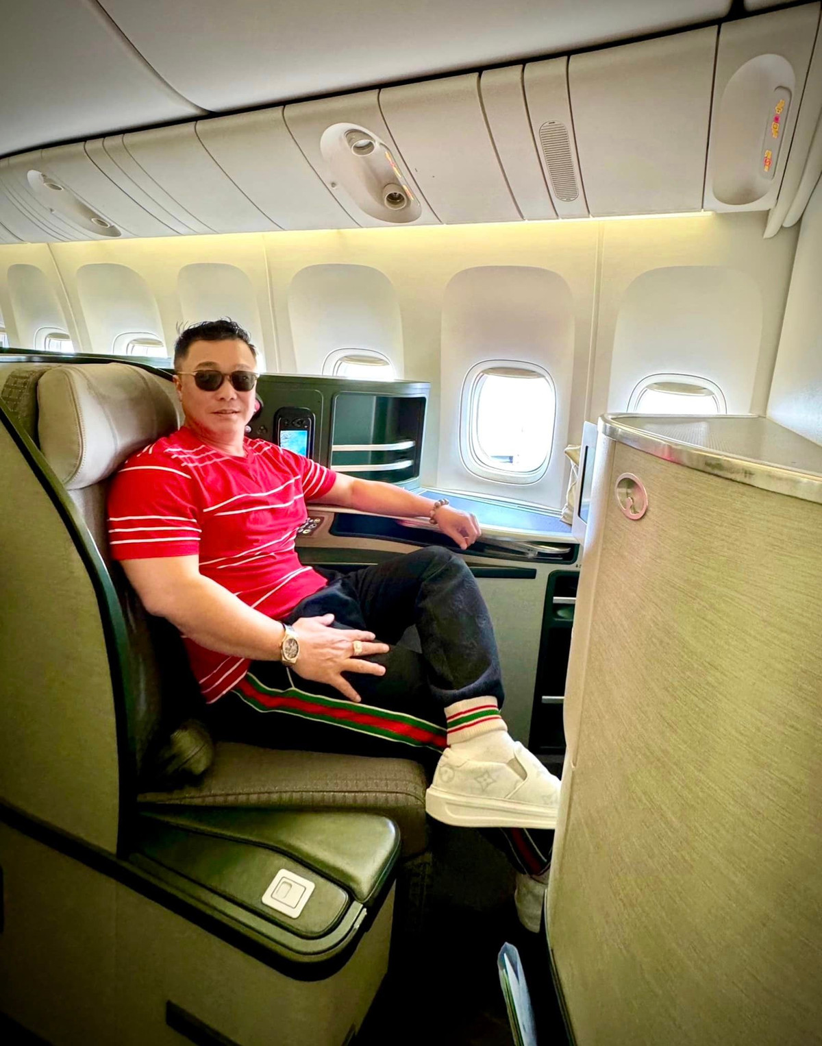 Mới đây, nam tài tử chia sẻ chuyến du lịch mùa đông tại nước Mỹ. Ảnh: FBNV