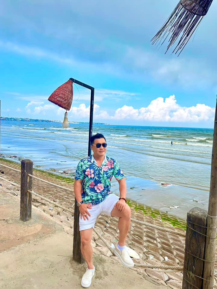 Thời gian rảnh, Lý Hùng cùng gia đình đi du lịch, nghỉ ngơi. Ảnh: FBNV