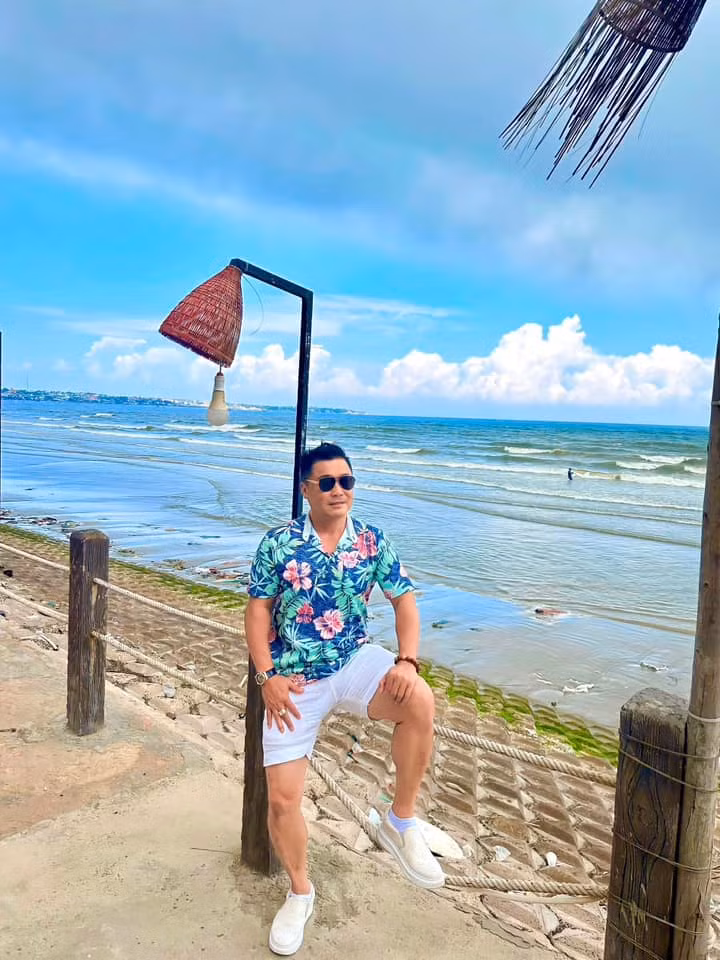 Thời gian rảnh, Lý Hùng cùng gia đình đi du lịch, nghỉ ngơi. Ảnh: FBNV