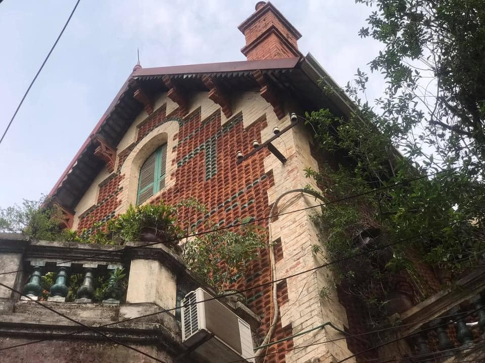 Nằm cách đền Quán Thánh 90m về phía tay trái, ngôi biệt thự cổ số 9 đường Thanh Niên (quận Ba Đình, Hà Nội) được mệnh danh là căn biệt thự đẹp nhất Hà Nội. Ảnh: Facebook