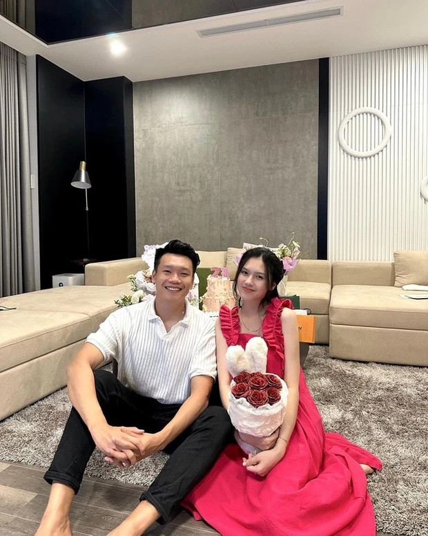 Với nguồn thu nhập đáng kể từ bóng đá, vợ chồng Thành Chung sở hữu nhiều tài sản giá trị, trong đó phải kể đến căn hộ cao cấp ở Hà Nội. Ảnh: FBNV