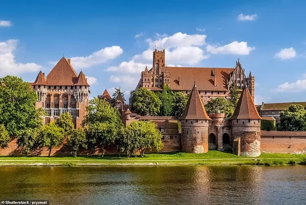 Hàng năm có hơn 300.000 khách du lịch từ 84 quốc gia trên thế giới đến thăm lâu đài này. Nguồn ảnh: Getty