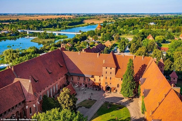 Vì thế, người ta ví lâu đài Malbork giống như một vương quốc thu nhỏ, đủ cho một chuyến trải nghiệm như trong thế giới cổ tích.