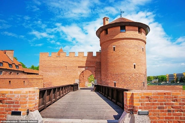 Lâu đài Malbork được xây dựng theo từng giai đoạn và được coi là trụ sở của Dòng Teutonic trong khoảng 150 năm.
