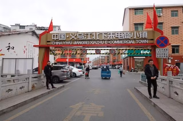 Làng Beixiazhu nằm trong khu chợ hàng hóa nhỏ nổi tiếng nhất Nghĩa Ô, Chiết Giang, Trung Quốc. Ngôi làng này nổi tiếng là nơi giàu lên nhờ nghề bán hàng livestream.