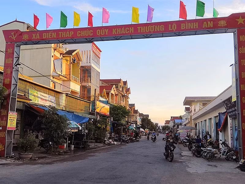 Ít ai biết, xã Diễn Tháp trước đây là làng quê nghèo, người dân hầu như chỉ làm nông nghiệp. Nghề thu mua phế liệu ở đây đã tạo nên diện mạo mới cho làng quê này từ khoảng những năm 1990. Ảnh: Nguoiquansat