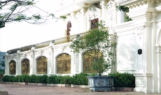 Để đảm bảo thi hành án, căn biệt thự đã bị cơ quan chức năng kê biên. Ảnh: Suckhoedoisong