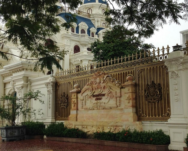 Tòa nhà có hệ thống cổng, tường kiên cố, hệ thống camera an ninh giám sát chặt chẽ. Ảnh: Baoxaydung