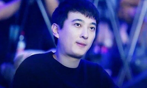 Sau vấp ngã trong kinh doanh, thiếu gia đình đám năm nào sống kín tiếng hơn. Tài khoản mạng xã hội của Vương Tư Thông giờ đây gần như “đóng băng". Những thông tin về “phú nhị đại” cũng không còn xuất hiện trên các phương tiện truyền thông nữa. Ảnh: Baidu