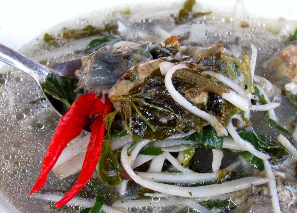 Vì số lượng rum biển khan hiếm nên thường khách hàng phải gọi điện đặt trước mới có thể thưởng thức. Ảnh: Internet