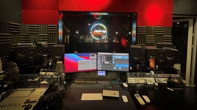 Trong nhà, Minh Quân thiết kế một phòng thu riêng để việc thu âm thuận lợi. Ảnh: Vietnamnet