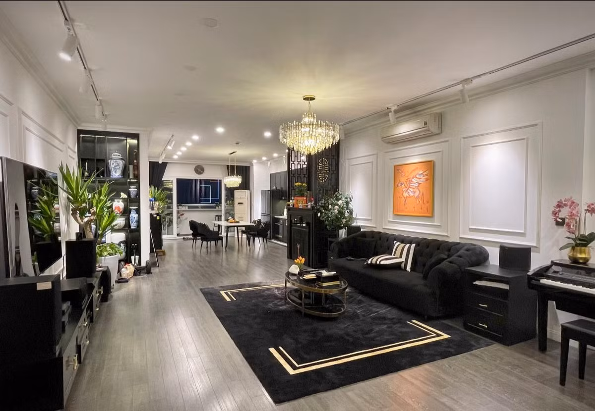 Mới đây, nam ca sĩ khoe toàn cảnh không gian sống thu hút sự chú ý của khán giả. Ảnh: FBNV