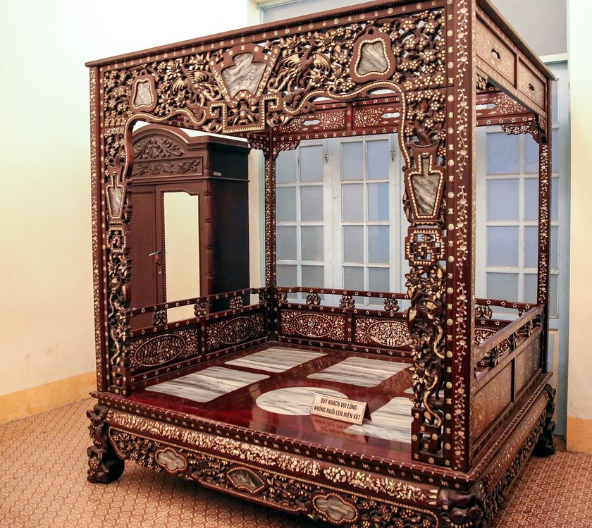 Chiếc giường cổ vẫn còn nguyên vẹn. Ảnh: Sưu tầm