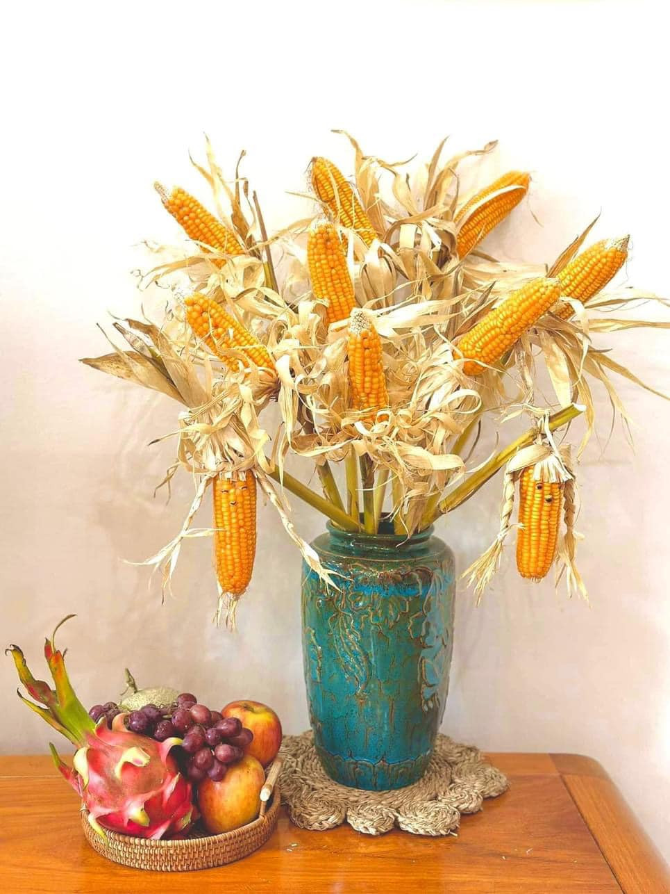 Ưu điểm của cắm cành bắp ngô là không có mùi nên để trong phòng ngủ không lo độc hại. Ảnh: FB Văn Hiệp