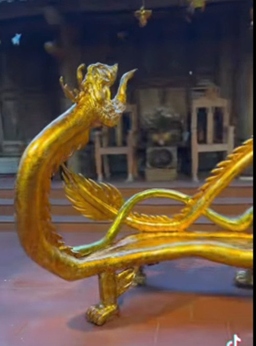 Nghệ nhân Nguyễn Tấn Phát cho biết, khi lên ý tưởng đến khi hoàn thành chiếc ghế hình rồng mất khoảng 2 năm.