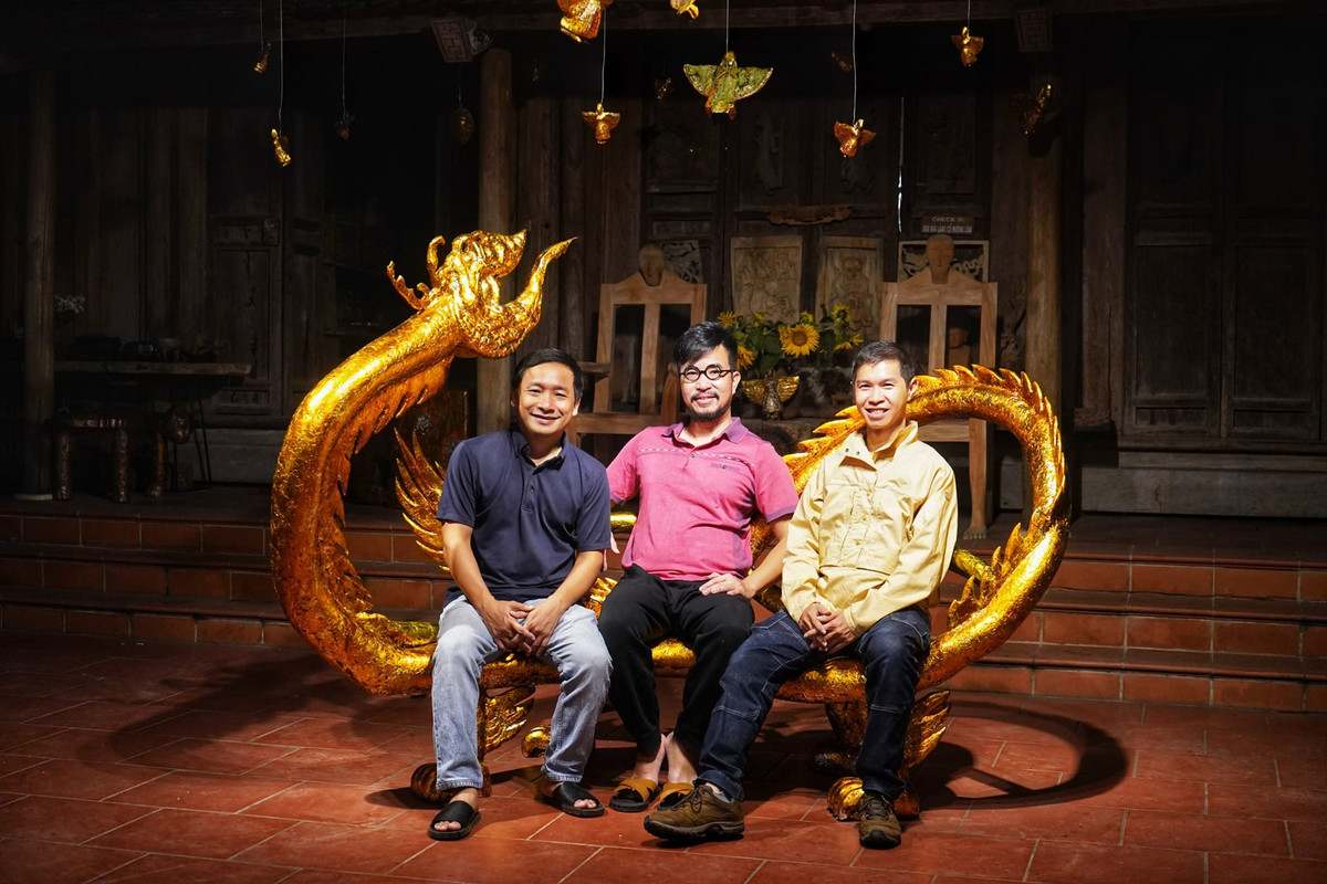 Toàn thân rồng được mạ vàng 24K.