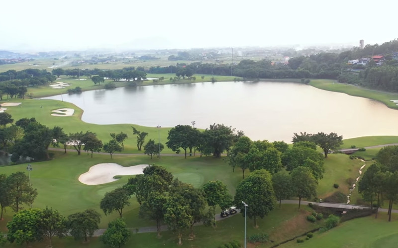 Từ căn biệt thự có thể ngắm toàn cảnh sân golf Tâm Đảo.