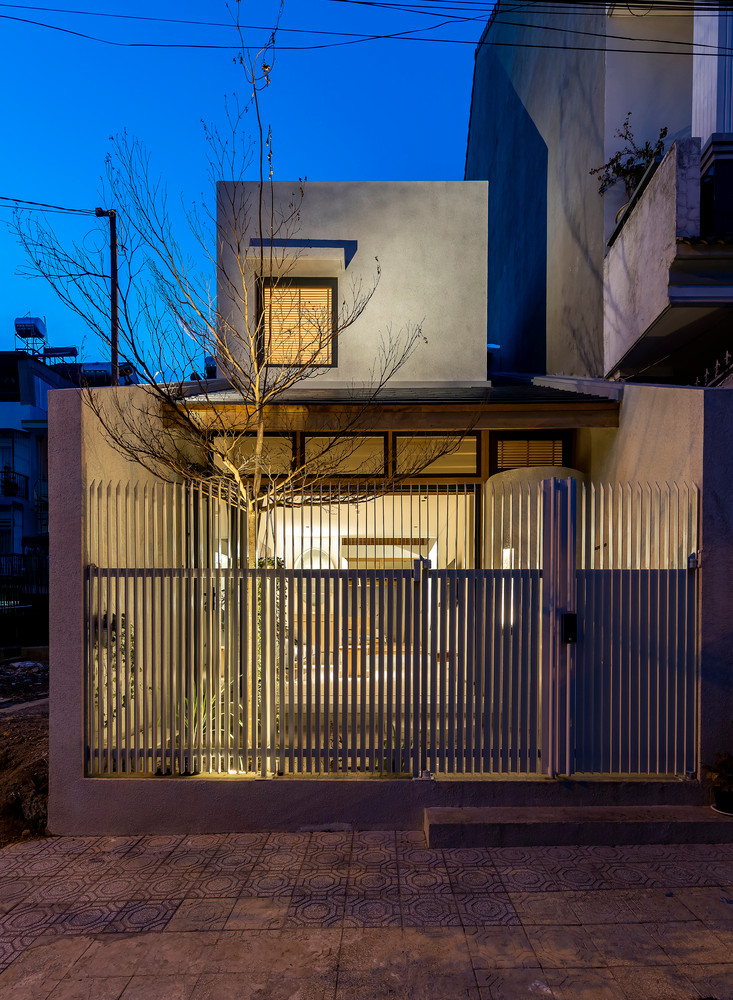 Ý tưởng thiết kế nhà xuất phát từ mong muốn nhu cầu công năng cơ bản, đơn giản và phải mang lại sự ấm áp, gần gũi; ngôi nhà là sợi dây liên kết giữa các thành viên trong gia đình.