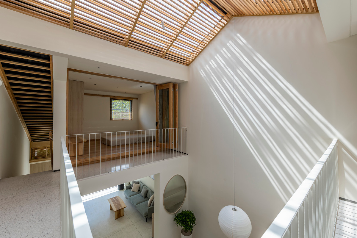 Từ yêu cầu đó, các kiến trúc sư đã thiết kế một không gian để các thành viên trong gia đình có thể dễ dàng nhìn thấy nhau và sinh hoạt cùng nhau.