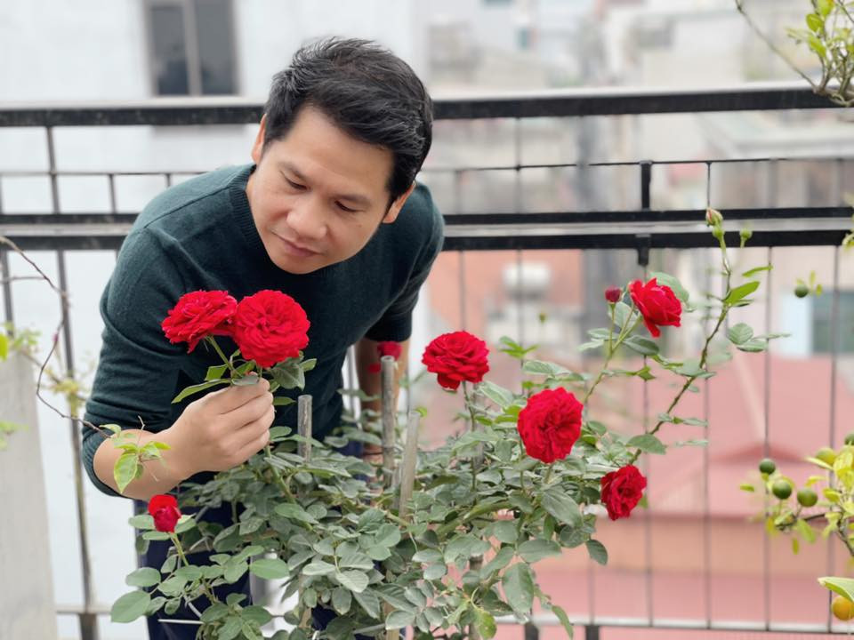 Bên cạnh đó, Trọng Tấn còn trồng rất nhiều hoa.